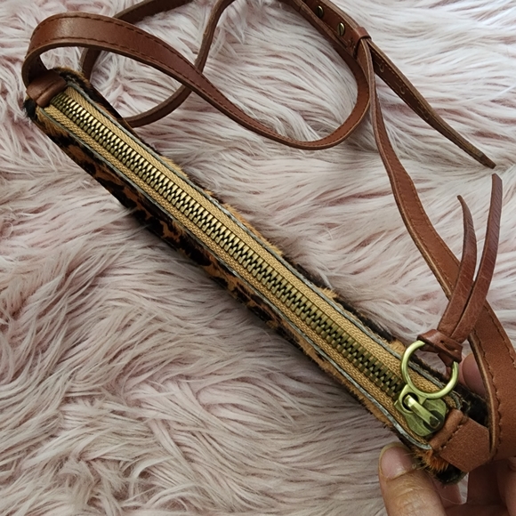 Madewell The Simple Crossbody Bag - Leopard Calf Hair convertible to clutch - Picture 4 of 15
